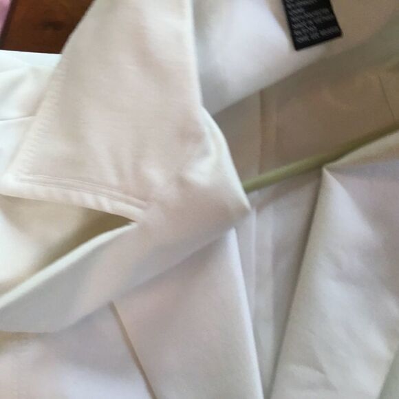 NWOT. Maurice’s Women’s White Blazer Size 11//12. - Picture 9 of 9
